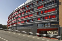 Fachada del edificio de viciendas en Noáin (Navarra)