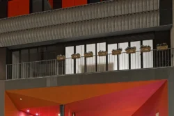 Detalle acceso al edificio de viciendas en Noáin (Navarra)