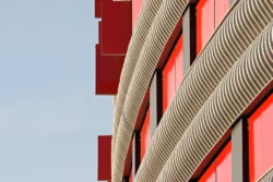 Detalle ventanas fachada del edificio de viciendas en Noáin (Navarra)