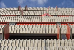 Detalle fachada del edificio de viciendas en Noáin (Navarra)